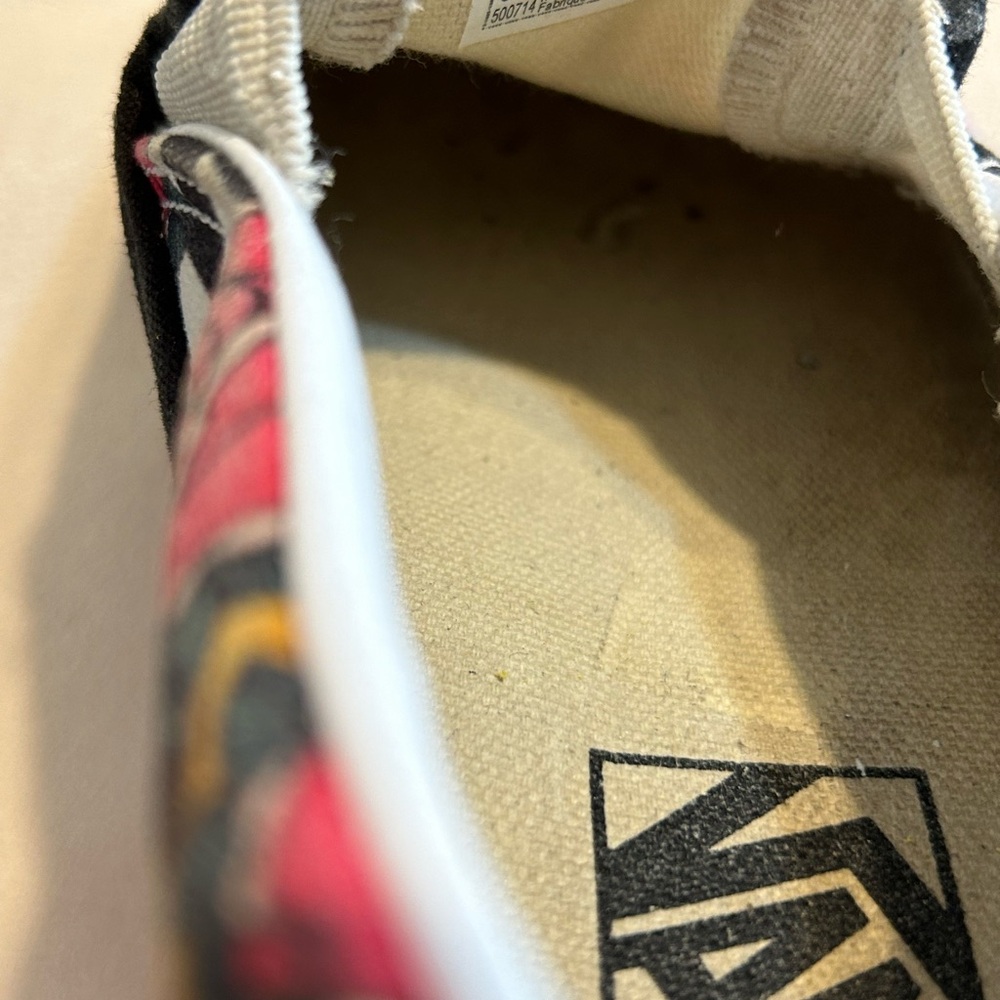 VANS - Picture 5 of 6